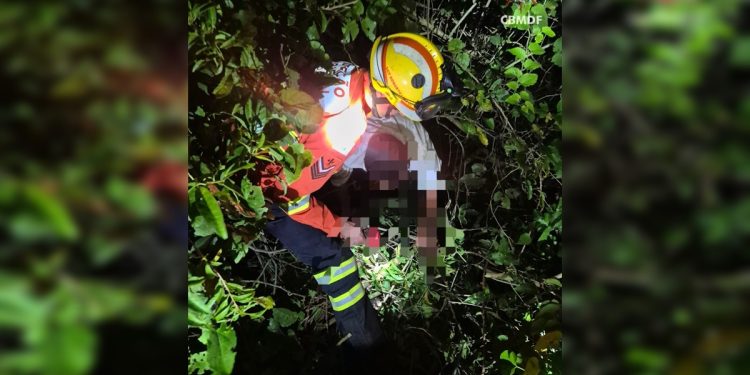 Homem fica 8 horas perdido em área de mata no Distrito Federal