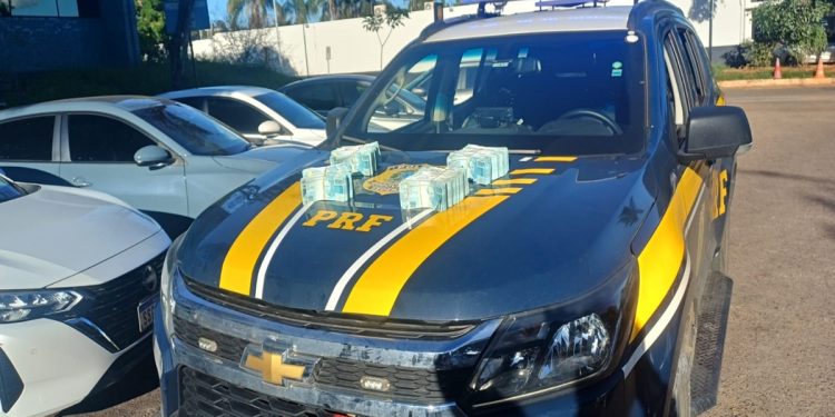 Homem carregava R$ 400 mil em dinheiro vivo dentro de caminhonete