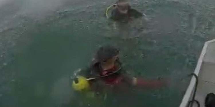 Bombeiros passam a noite em busca de jovem que sumiu no Lago Corumbá