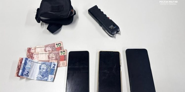 Trio usa arma de choque para ameaçar funcionários de shopping no DF