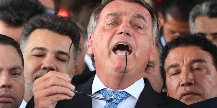 Bolsonaro poderia reduzir pena em até 3 anos se lesse mais de 300 livros