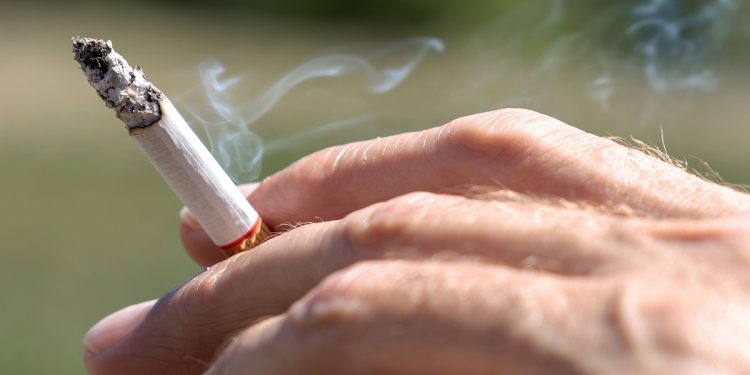 Fumantes correm mais risco de desenvolver depressão, aponta estudo