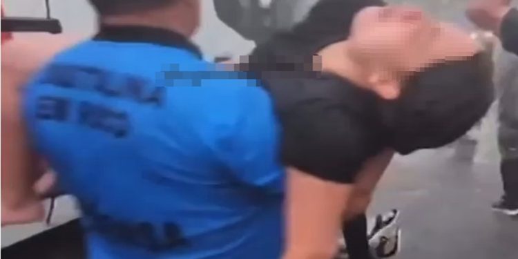 Pânico: manifestantes são carregados após raio cair em ato de Nikolas no DF. Veja vídeo