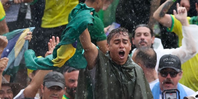 Líder do PT aciona PGR contra ato de Nikolas: “irresponsabilidade”