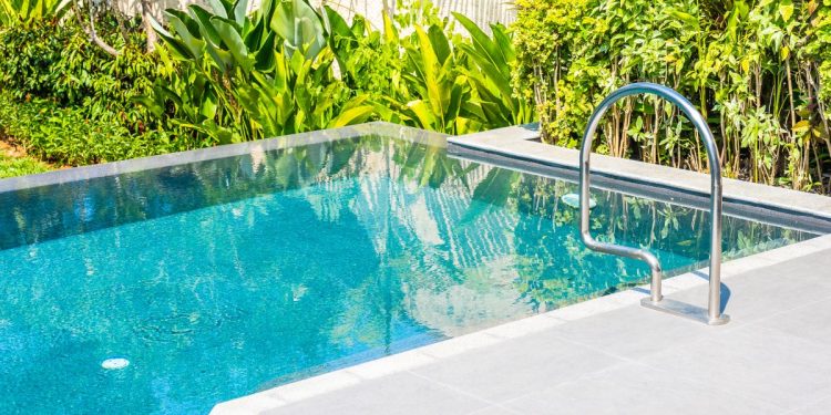 Homem morre afogado em piscina no DF