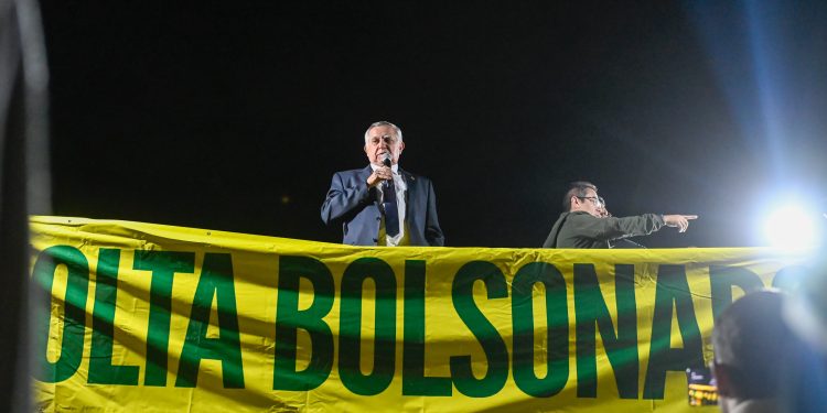 Senador cita morte de preso do 8/1 na Papuda e faz alerta sobre Bolsonaro