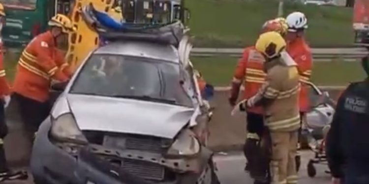 Acidente com caminhão e carro de passeio deixa um ferido na Epia Norte. Veja vídeo