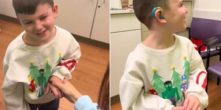 Mãe registra momento emocionante em que filho recebe aparelho auditivo. Veja vídeo