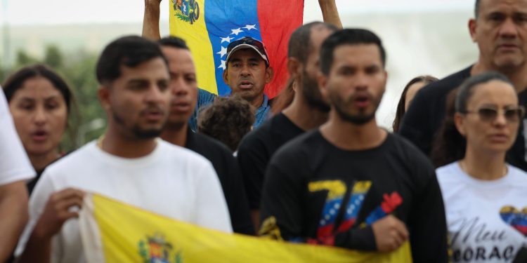 Venezuelanos no DF celebram: “Fugimos da ditadura e hoje comemoramos”
