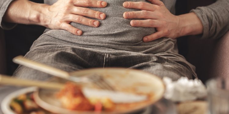 Nutricionistas explicam como a dieta pode resolver o intestino preso