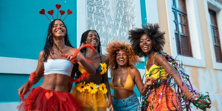 5 dicas para não descuidar da saúde durante os blocos de Carnaval