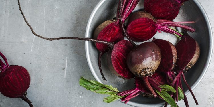 Médico explica se comer beterraba é seguro para pessoas com diabetes