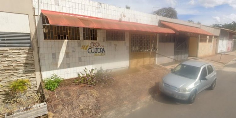 Homem entra em Casa da Cultura no DF e rouba mochila com notebook