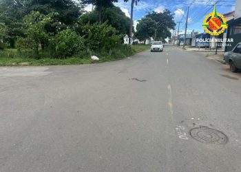 Motorista sem CNH bate em moto com documento vencido e foge