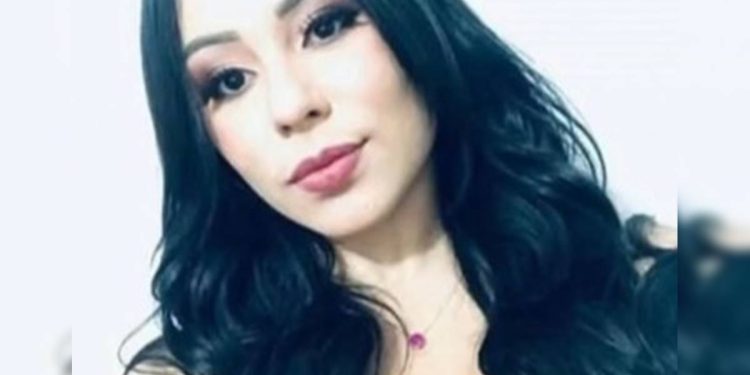 Mulher é executada com 6 tiros enquanto dormia com a filha; ex fugiu