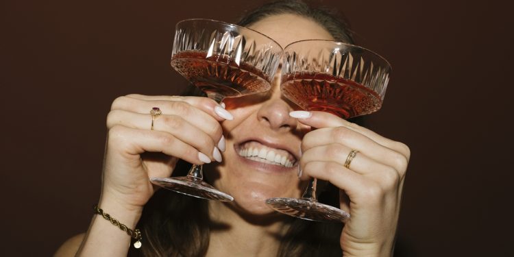 Neurologistas explicam relação entre bebidas alcoólicas e AVC precoce