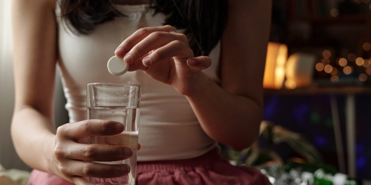 Automedicação: o que remédios “antirressaca” fazem com o corpo