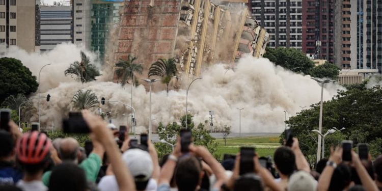 Fim de uma era: Torre Palace, ícone da hotelaria no DF, é implodido