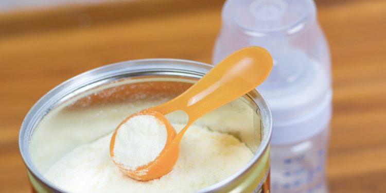 Nestlé e Danone: entenda a crise das fórmulas infantis contaminadas
