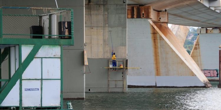 Cartão-postal de Brasília, Ponte JK começa a ganhar nova pintura