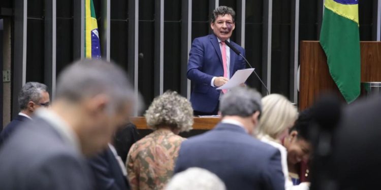 Fim da escala 6×1: pós-carnaval tem indústria aberta à proposta de deputado petista
