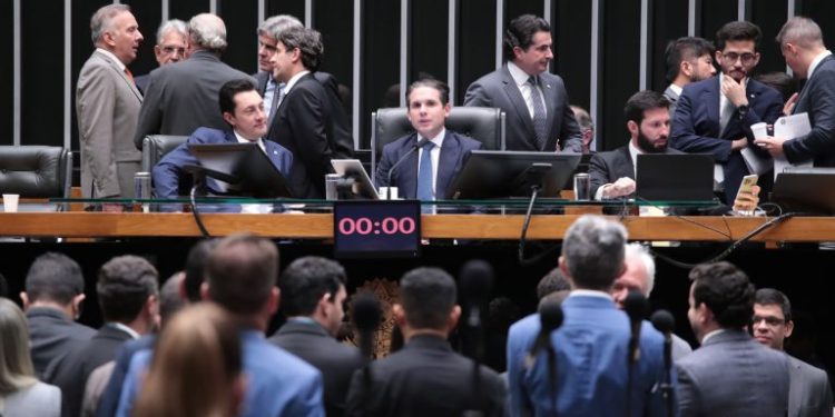 PL Antifacção: texto aprovado frustra delegados da Polícia Federal e salva bets de imposto