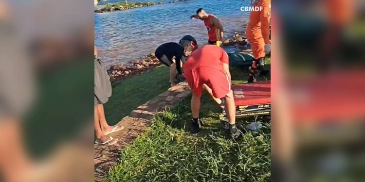 Dois homens são hospitalizados após afogamento no Lago Paranoá