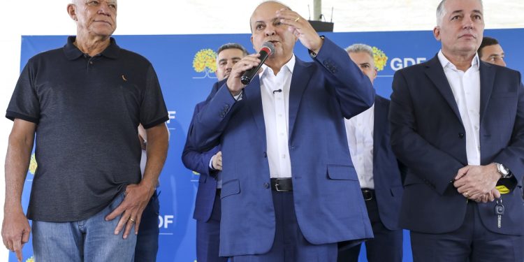 Ibaneis assina ordem para ampliação de terminal do BRT em Santa Maria