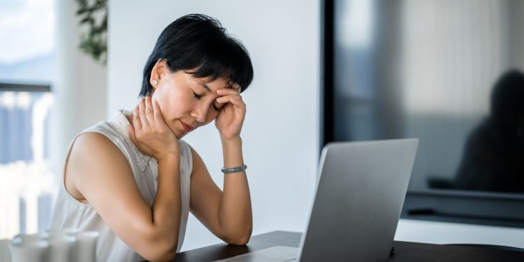 Endocrinologista ensina como identificar primeiros sinais da menopausa