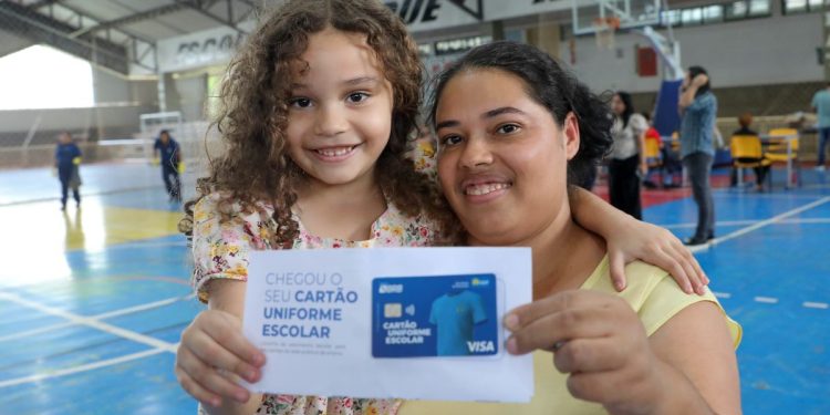Novo prazo para retirar Cartão Uniforme Escolar começa nesta segunda