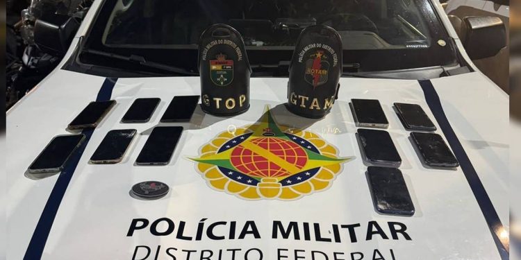 Pai, mãe e filho são presos com celulares furtados no Carnaval do DF. Veja vídeo