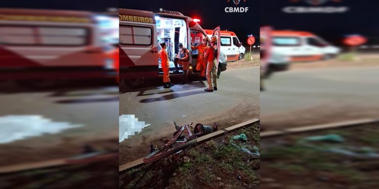 Ciclista de 59 anos morre após acidente com moto no DF