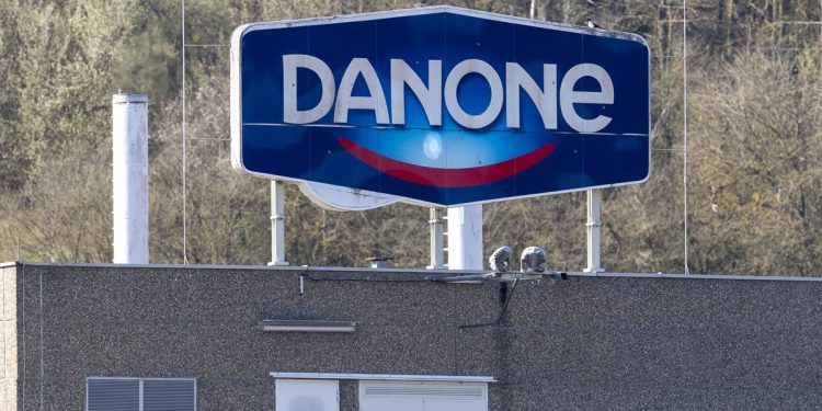 Danone recolhe mais fórmulas infantis na Europa por risco de toxina