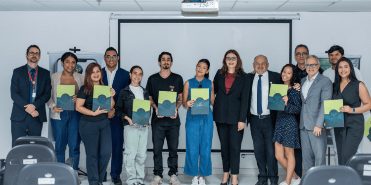 Defensoria do DF forma 1.391 jovens em primeira edição de curso