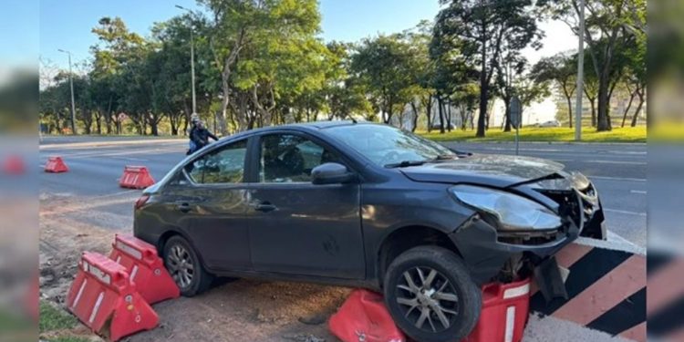 Obra do Eixão registra 3º acidente em 3 meses; especialista faz alerta. Veja vídeo