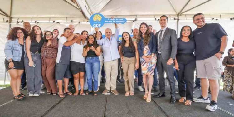 Ibaneis entrega 480 novos apartamentos no Itapoã Parque