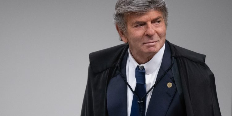 Luiz Fux: entenda o diagnóstico de pneumonia dupla do ministro do STF