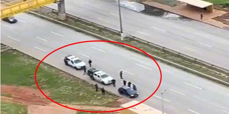 Captura cinematográfica: armado, homem invade casa da ex e é preso. Veja vídeo