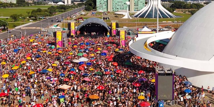 Foragido é preso no Carnaval do DF com uso de reconhecimento facial. Veja vídeo