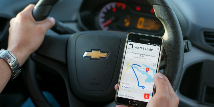 Motorista de app é amarrado a árvore e amordaçado após sequestro no DF