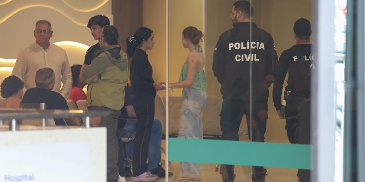 Hospital emite comunicado sobre causa da morte de jovem agredido por piloto