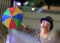 Folia para todos: pernambucana curte 1° Carnaval no DF aos 70 anos