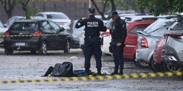 Roupas, desodorante, creme de cabelo: PM descarta explosivo em mala abandonada perto de ministério