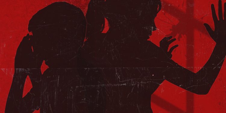 Professor do DF que estuprou filha apalpava mulheres em bares