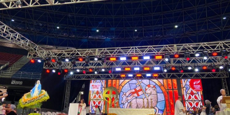 Rebanhão: milhares de católicos se reunem para Carnaval de fé no DF