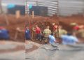 Quatro trabalhadores ficam soterrados em escavação de rede de esgoto