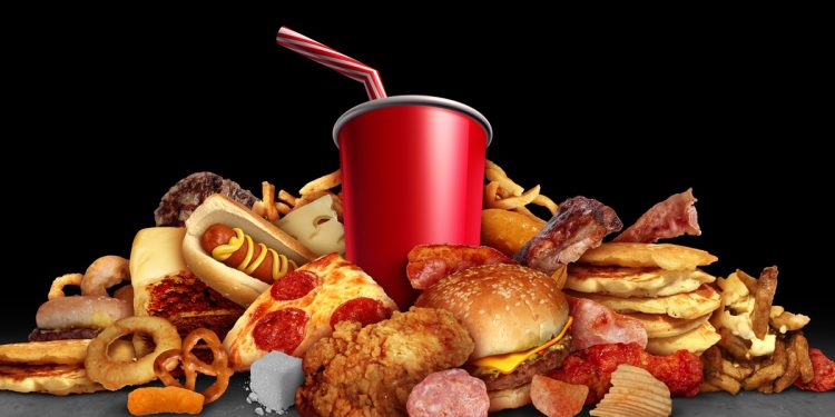 Estudo de Harvard compara consumo de ultraprocessados ao tabagismo