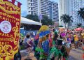 Bloco Vassourinhas de Brasília leva frevo e maracatu ao Carnaval do DF. Veja vídeo