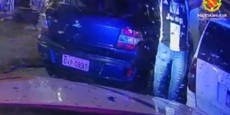 Foragido é preso assistindo futebol horas após expedição de mandado