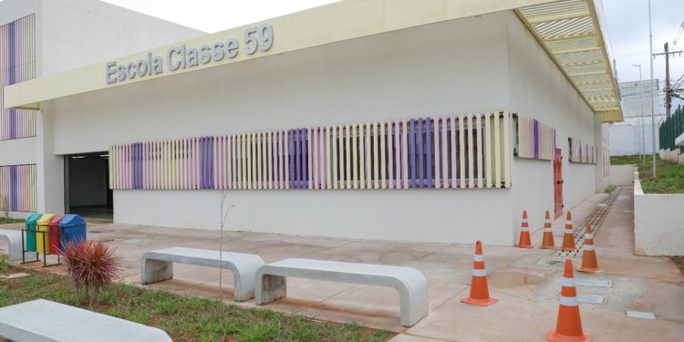 Ibaneis reinaugura Escola Classe 59 em Ceilândia
